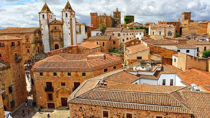 Die Altstadt von Cáceres ist Unesco-Kulturerbe. Hier findet auch das Womad-Musikfestival statt: Vier Tage mit Weltmusik, Workshops und Party.