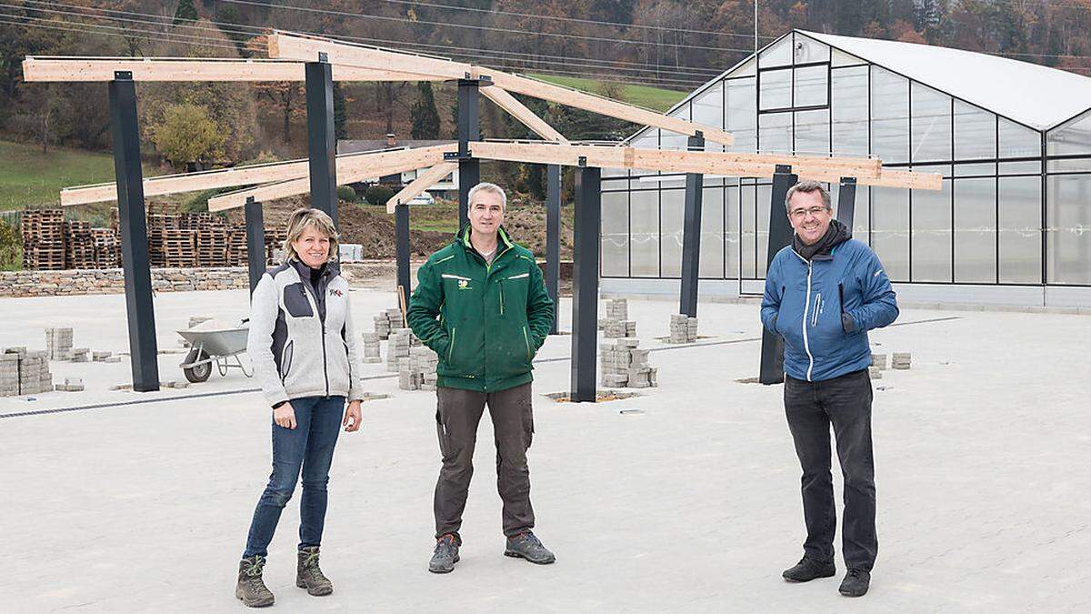 Gabriele und Werner Schaffer mit Bürgermeister Peter Koch