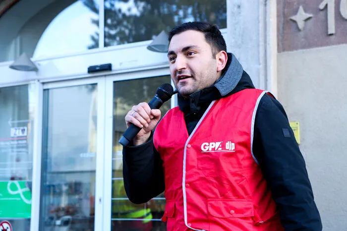 Die betroffenen Steirer gingen heute in Graz auf die Straße. Rund 40 Personen verliehen vor SeneCura in der Mariengasse ihrer Forderung Nachdruck.