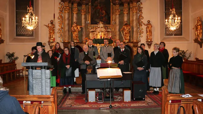 Unter der Leitung von Siegrid Hermann begeisterte der Kammerchor Voces am zweiten Adventwochenende das Publikum in der Pfarrkirche St. Peter ob Judenburg.