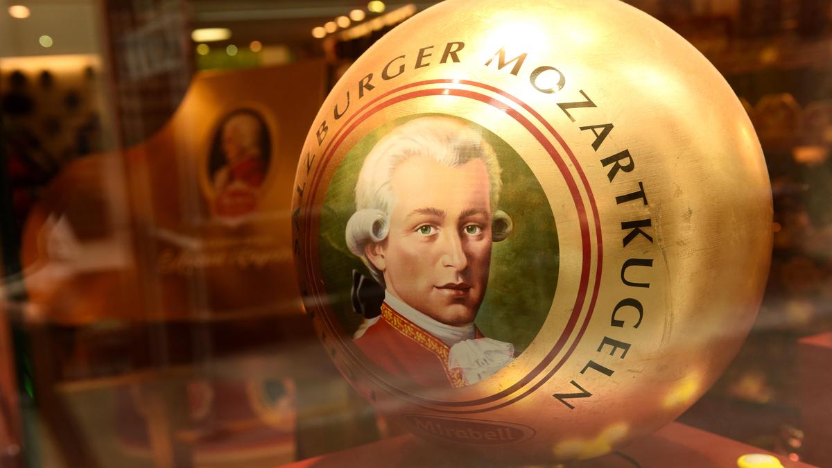 Die Mozartkugel von Mirabell ist ein Wahrzeichen der heimischen Süßwarenindustrie, auch wenn ein US-Konzern die Lizenzrechte hält