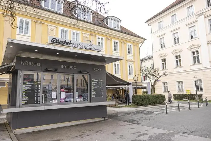 Geboten wird ein rund 20 Quadratmeter großer, voll ausgestatteter Arbeitsplatz in bester Lage