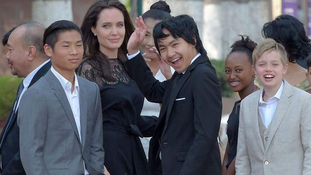 Angelina Jolie mit ihren Kindern (2017)