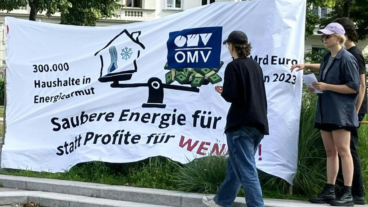 Die Hauptversammlung der OMV begann am Dienstag mit Protesten von Umweltorganisationen