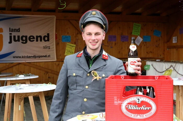 Dass im Anschluss bei der Faschingsparty vor dem Feuerwehrhaus so richtig die Post abging, versteht sich von selbst. 