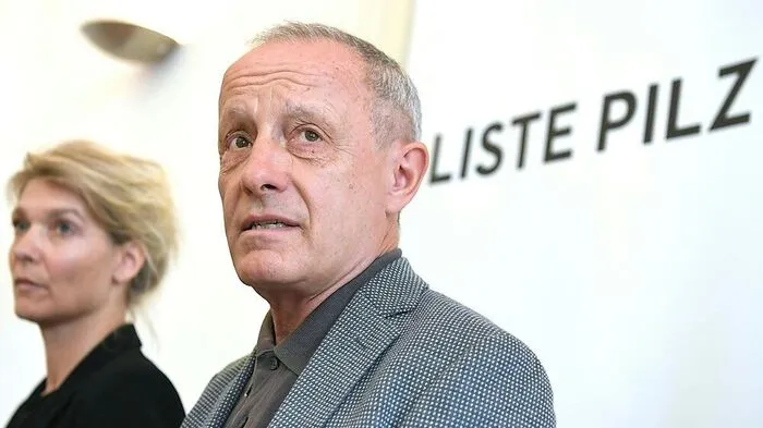 Maria Stern zieht sich zurück, Pilz rückt dank komplexer Rochade ins Parlament nach. 