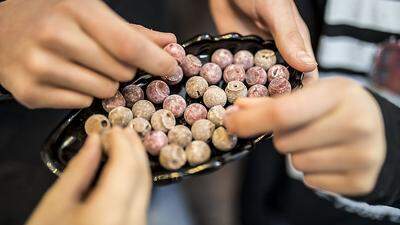 Drei Geschmacksrichtungen gibt es derzeit - Propolis, Lärche, Zirbe