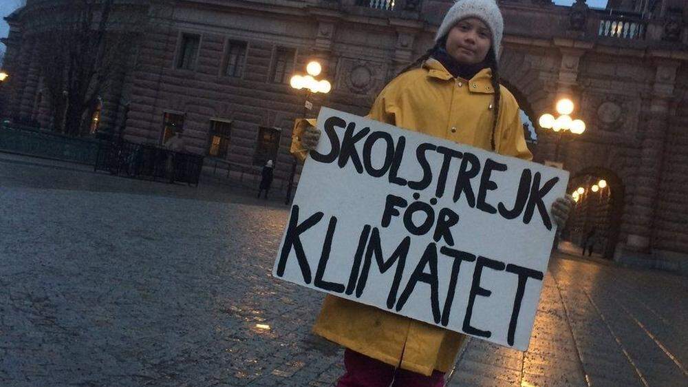 Greta Thunberg demonstriert freitags vor dem schwedischen Parlament statt in die Schule zu gehen