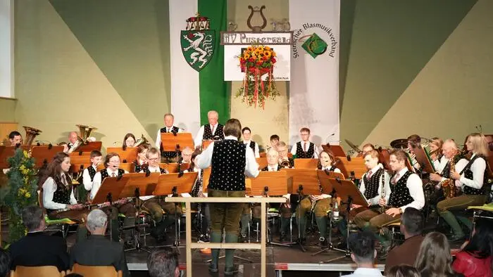 Unter dem Motto „Froh und Frisch“ lud der Musikverein Pusterwald zum Frühlingskonzert in die Volksschule.