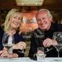Wählten gemeinsam den neuen Wein aus: Renate Götschl und "Mr. Nightrace" auf Lebenszeit, Hans Grogl