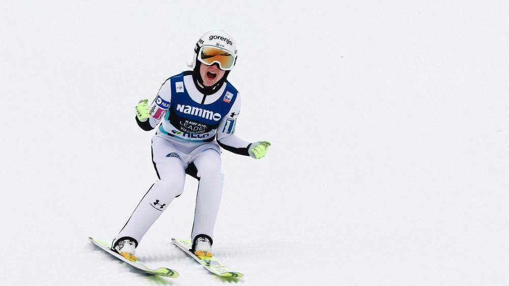 Emma Klinec jubelt über den Sieg und den neuen Weltrekord