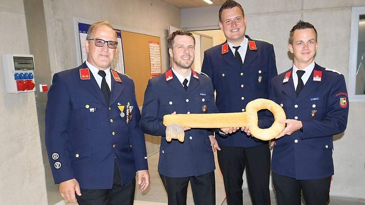 Horst Woschitz (Zweiter von links) und Patrick Smriečnik (rechts) mit Sebastian Smriečnik (links) und David Pototschnig (Zweiter von rechts)