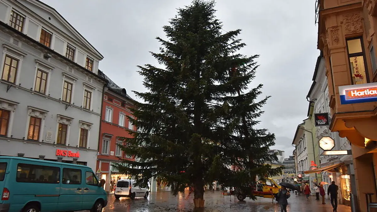 Dienstagfrüh wurde schon mit dem Schmücken begonnen
