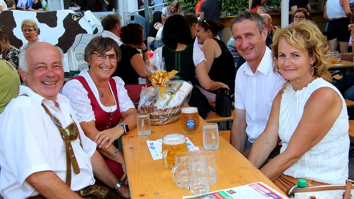 Zahlreiche Musikgruppen von der Blasmusikkapelle Kainachtal, den Weingartsbergern, den Aichfeldern bis zu den Nochruckern und speziell die Schwertkampf -Vorführung der Alt Kainacher Ritterschaft ließen das Dorffest zum Erlebnistag werden. Auch für die Kinder wurde ein tolles, vielfältiges Programm geboten.  