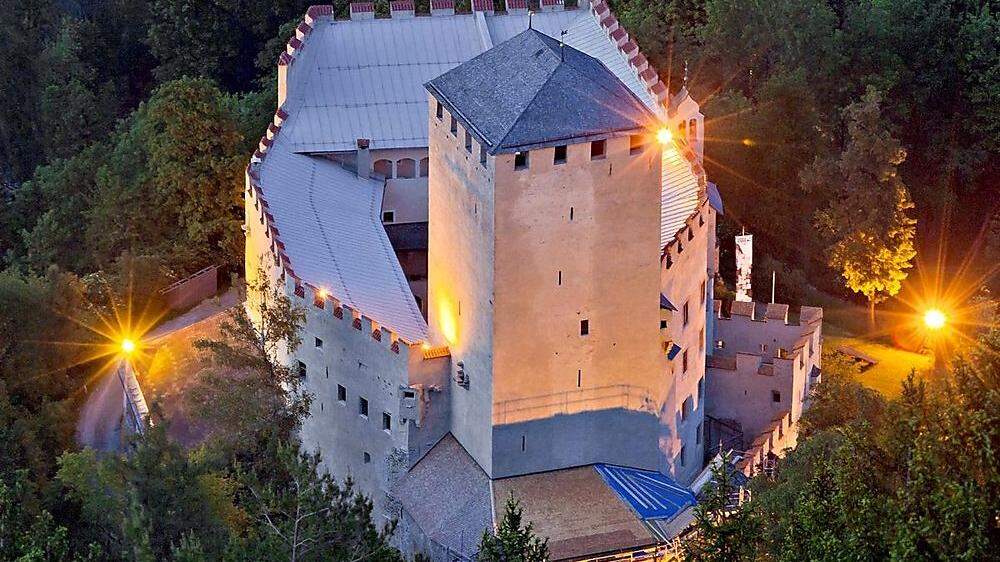 Im 13. Jahrhundert wurde das Schloss Bruck errichtet