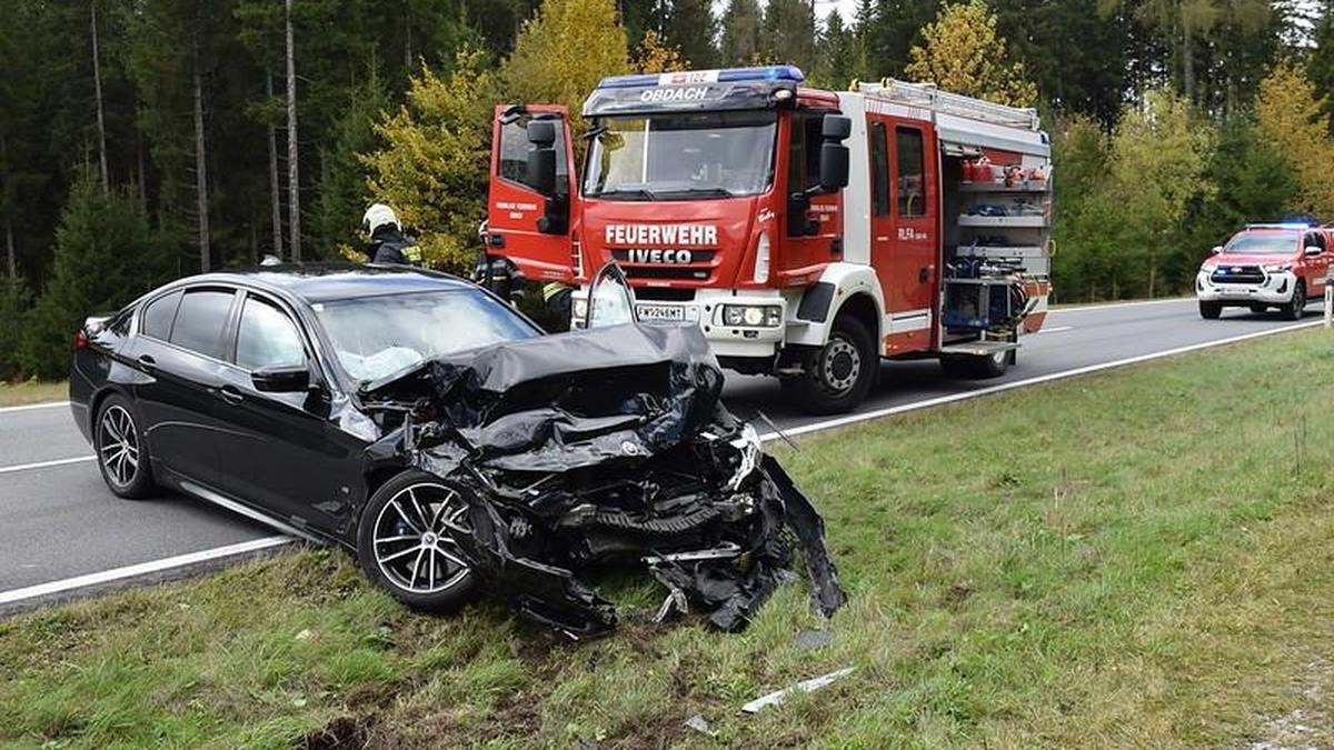 Der Fahrer des Pkw wurde unbestimmten Grades verletzt.