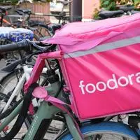 Die pinken Essensboxen dominieren den Liefermarkt