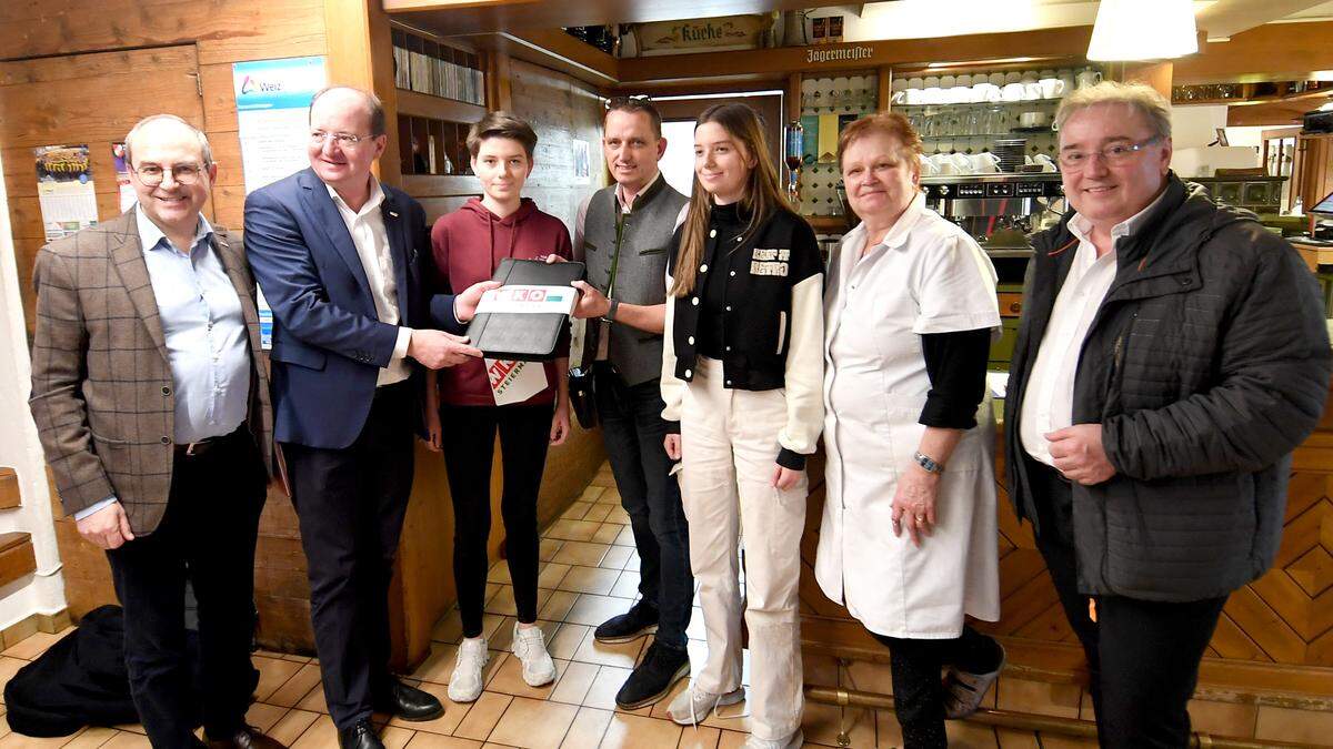 Die Delegation der Wirtschaftskammer mit Vizepräsident Herbert Ritter (2. von links) beim Besuch des Gasthauses Hafner in Thannhausen