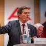 Der alte und der neue AK-Kärnten-Präsident Günther Goach: „Keine Kaufkraft ohne Geld im Börserl“