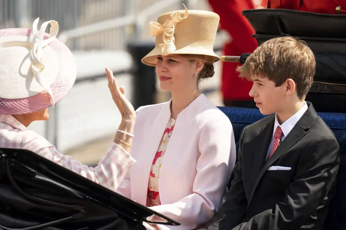 Lady Louise Windsor und James Viscount von Severn in der Kutsche auf dem Weg zum St. James Palast