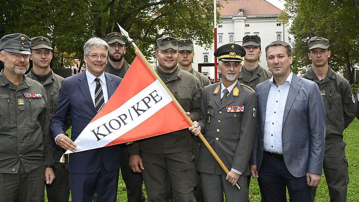 Erste Reihe: Rudolf Kury, Peter Kaiser, Zugskommandant Werner Trattnig, Walter Gitschthaler und Andreas Unterrieder	