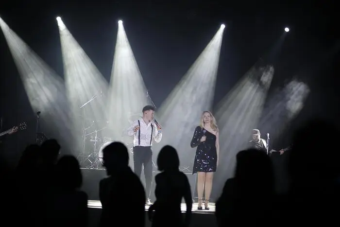 Für durchgehende Bewegung auf der Tanzfläche sorgte die Showband „K’s Live“ rund um Marlies Lang und Matthias Nebel. Ihr Repertoire reichte von internationalen Rockklassikern bis zu heimischen Hits – mit einer Energie, die eher an ein Konzert als an einen Ball erinnerte.
