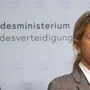 Verteidigungsministerin Klaudia Tanner bei einer Pressekonferenz im Februar. Ihr Motto: "Airbus wird mich noch kennenlernen"