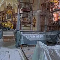 In der Kirche in Wolfsberg im Schwarzautal werden unter anderem Bilder und Statuen aufwendig restauriert