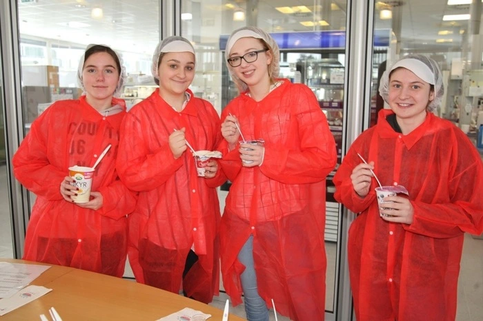 Eine Verkostung diverser Joghurt-Produkte und Molke-Getränke stand auch auf dem Programm.