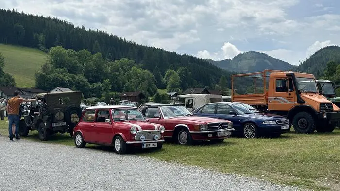 Am Samstag fand in Etmißl eine Veranstaltung rund um Tracht und Oldtimer statt