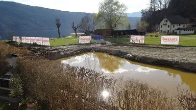 Das Grundwasser, das sich im Aushub für die Tiefgarage gesammelt hat, wurde ohne wasserrechtliche Bewilligung in den See gepumpt. Nun wurde ein Baustopp verhängt