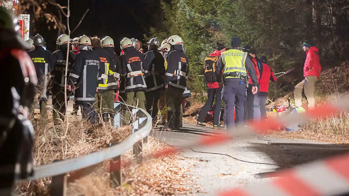 Die Rettungskräfte an der Unfallstelle