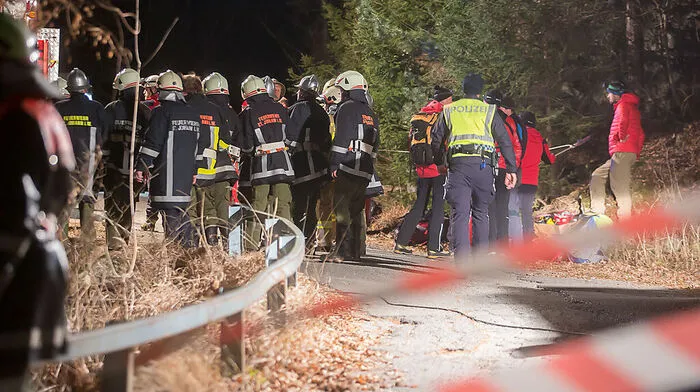 Die Rettungskräfte an der Unfallstelle