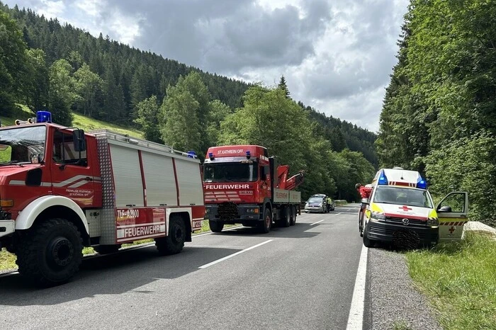 Ebenso an Ort und Stelle waren das Rote Kreuz und die Polizei.