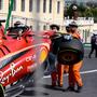 Charles Leclerc landete mit seinem Ferrari im Reifenstapel