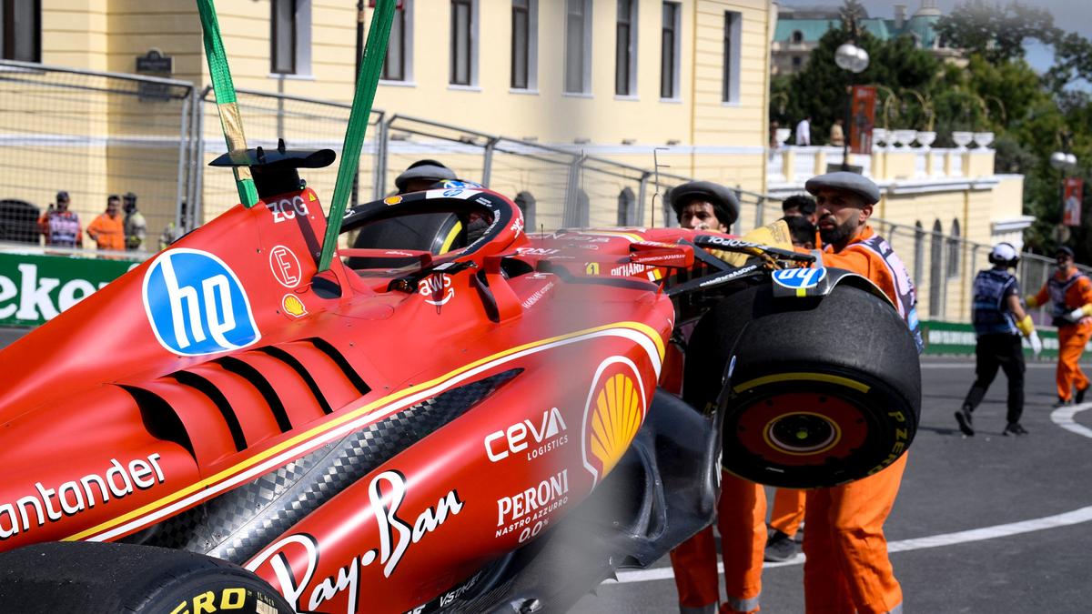 Charles Leclerc landete mit seinem Ferrari im Reifenstapel