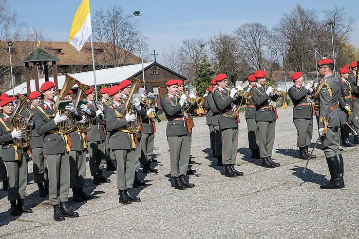 Die Gardemusik spielte Choräle und österreichische Traditionsmärsche.