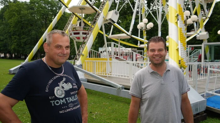 Klaus Kucher aus Pörtschach und der Holländer Martin Hendriks betreiben drei Risenräder in Österreich. Eines steht in Klagenfurt, eines in Innsbruck und das dritte Exemplar seit heute in Spittal. 