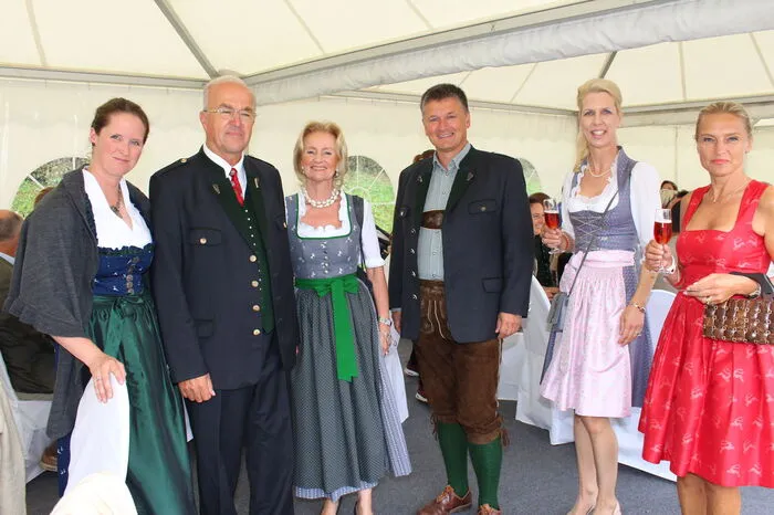 Generaldirektorin Elisabeth Gürtler trug ein neues Lipizzanerdirndl.