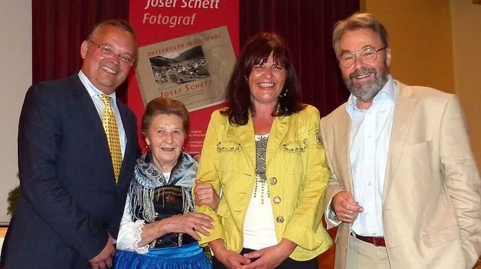 Gerald Hauser mit Fini Tegischer, Carmen Brugger und Heinz Kröll