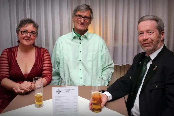 “Einen Ball organisiert man nicht alleine. Ich freue mich, dass der Saal wieder einmal fast voll geworden ist“, so der Obmann.