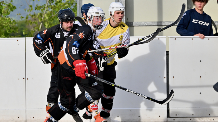 #87 GietlerLeon, #46 Huber Christoph, Team Zehenthof vs. Spittal Ultras, Team Zehenthof vs. Spittal Ultras am 28.04.2024 in Villach (Alpenarena ), Austria, (Photo by Bernd Stefan)