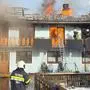 104 Feuerwehrmitglieder kämpften gegen die Flammen im Wohnhaus