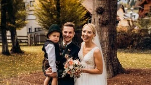 Lisa und Philipp Krakl, Sohn Paul und Hündin Nala