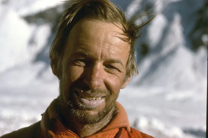 Auch die Achttausender waren sein Metier: Insgesamt versuchte Schell sich 13 Mal an Achttausendern. Ihm gelangen Gipfelsiegen am Gasherbrum I und II, an der Shisha Pangma und dem Nanga Parbat.