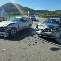 Drei Personen erlitten bei einem Verkehrsunfall auf der B72 Verletzungen unbestimmten Grades