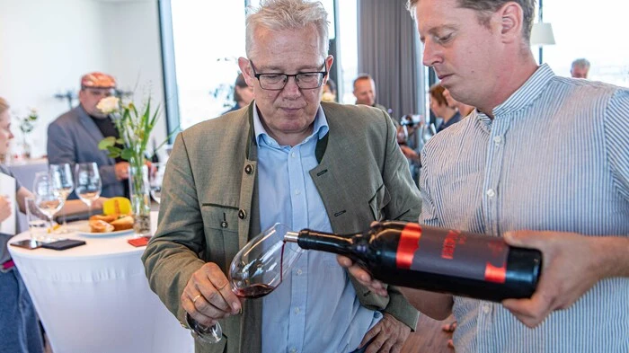 Klicken Sie sich durch die Bilder von der Verkostung ...