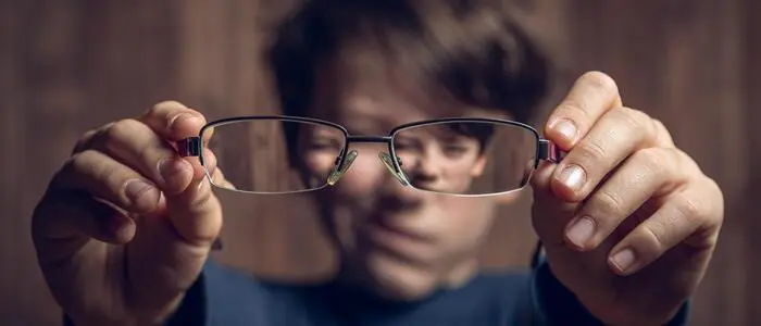 Die Brille ist für viele Kinder ein ständiger Begleiter