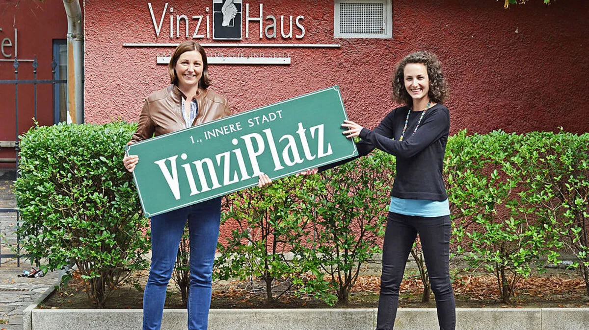 Nora Tödtling-Musenbichler übergibt die Koordination der Vinzi Werke an Amrita Böker (rechts)