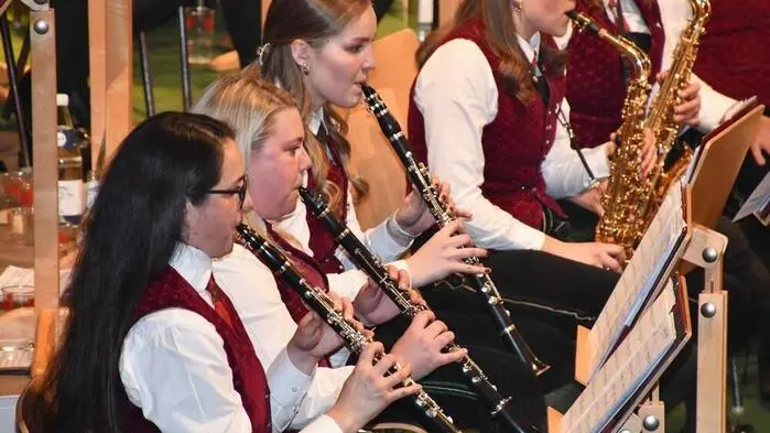 Am Samstagabend war die Greimhalle bis auf den letzten Platz gefüllt mit Freunden der Blasmusik. Traditionell am Vorabend zum Palmsonntag gab der Musikverein St. Peter am Kammersberg unter Kapellmeister Heinz Feuchter und Obmann Norbert Leitner sein Frühlingskonzert. 